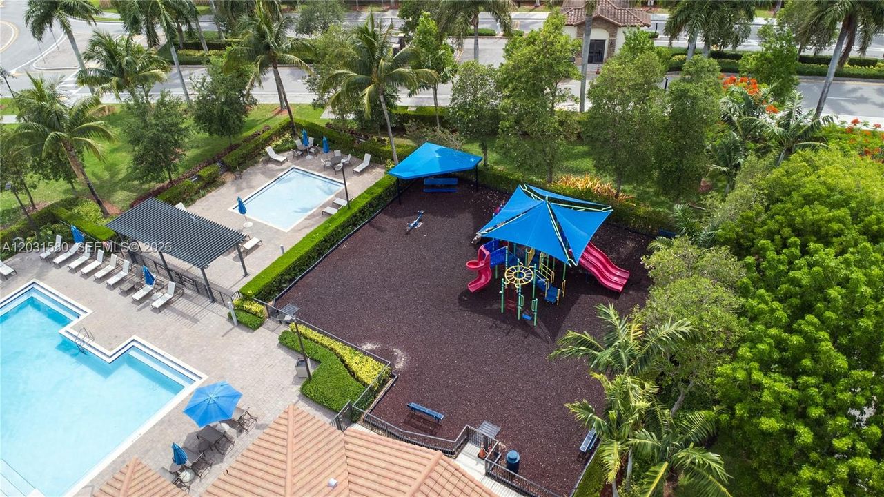 For Sale: $400,000 (3 beds, 2 baths, 1659 Square Feet)