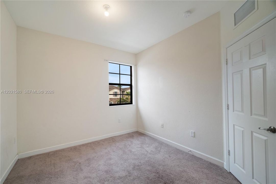 For Sale: $400,000 (3 beds, 2 baths, 1659 Square Feet)