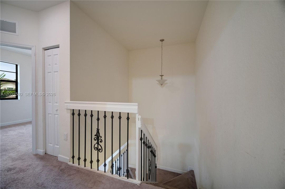 For Sale: $400,000 (3 beds, 2 baths, 1659 Square Feet)