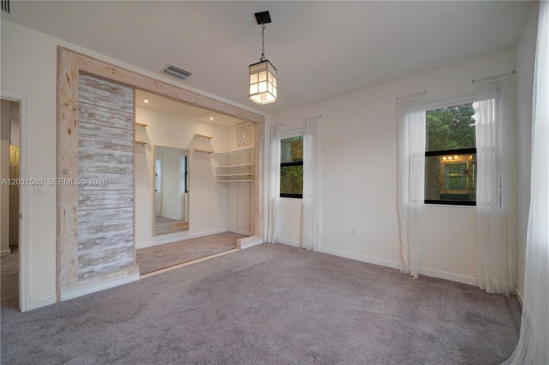 For Sale: $400,000 (3 beds, 2 baths, 1659 Square Feet)