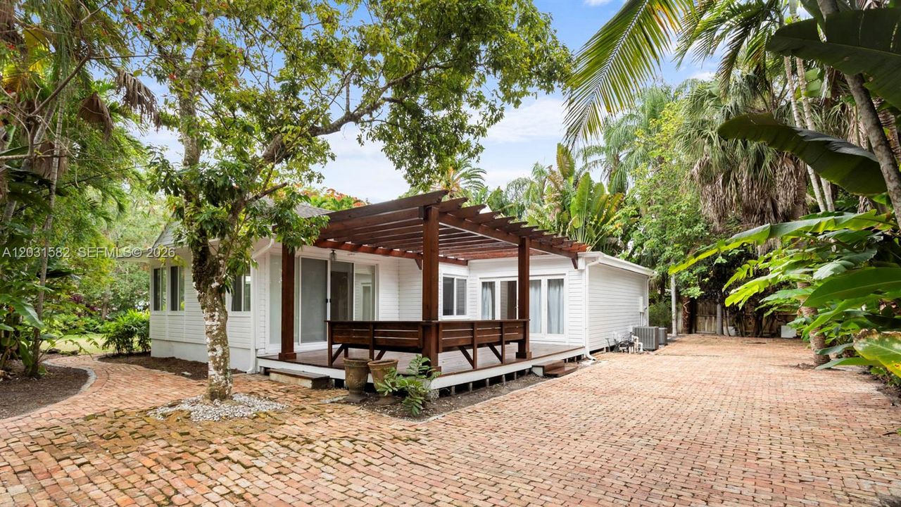 For Rent: $11,500 (4 beds, 3 baths, 2258 Square Feet)
