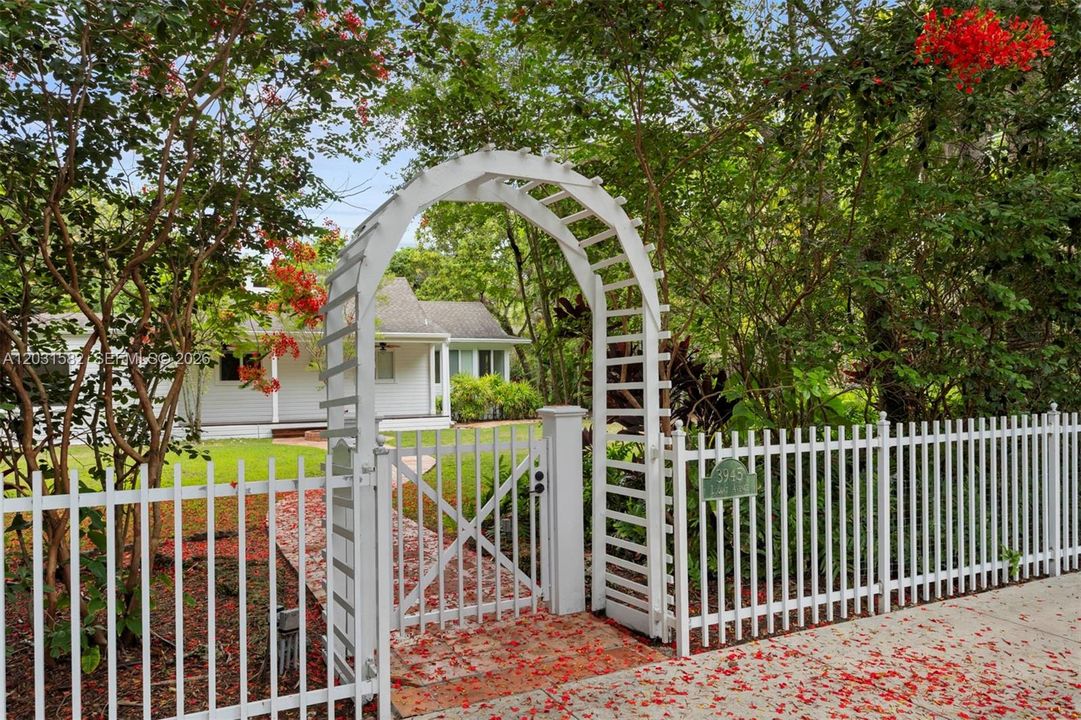 For Rent: $11,500 (4 beds, 3 baths, 2258 Square Feet)