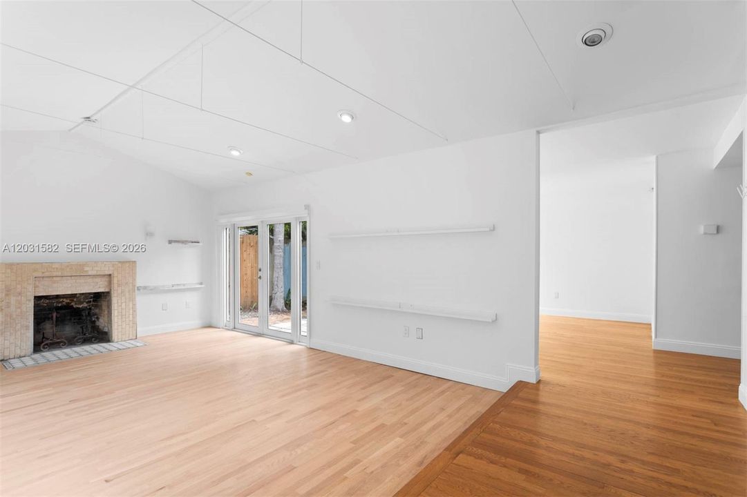 For Rent: $11,500 (4 beds, 3 baths, 2258 Square Feet)