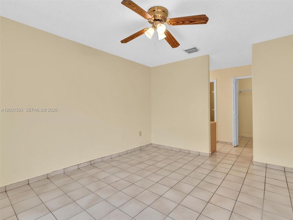 For Sale: $339,000 (2 beds, 2 baths, 982 Square Feet)