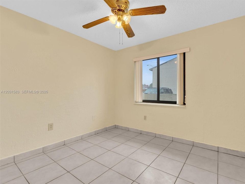For Sale: $339,000 (2 beds, 2 baths, 982 Square Feet)