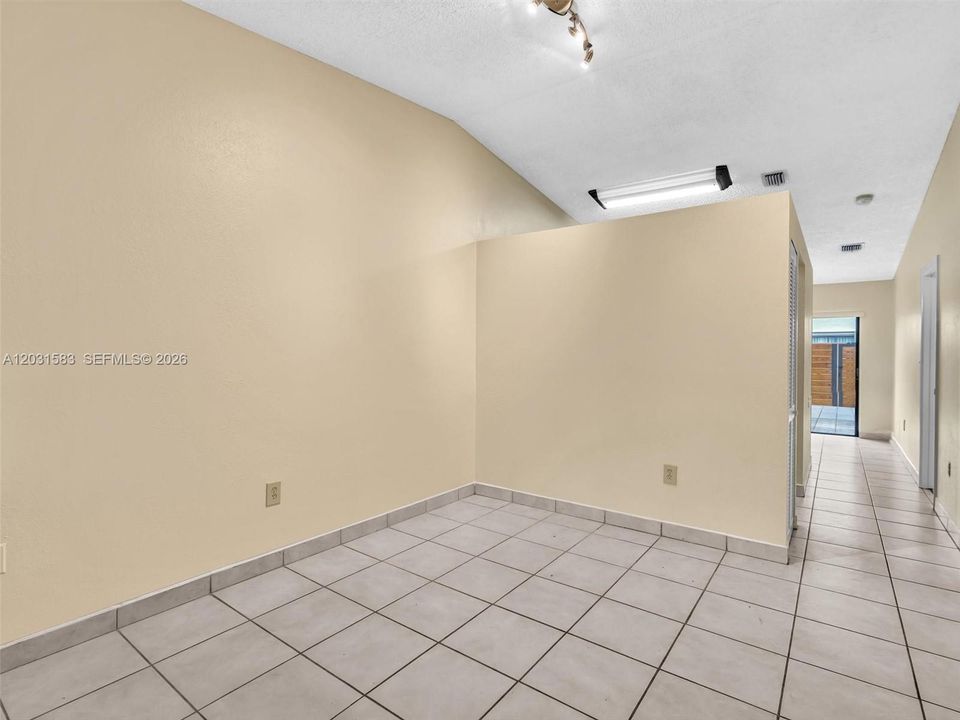 For Sale: $339,000 (2 beds, 2 baths, 982 Square Feet)