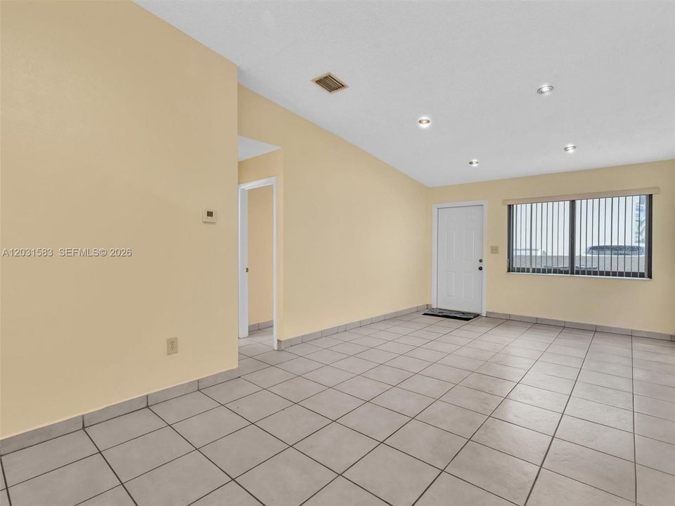 For Sale: $339,000 (2 beds, 2 baths, 982 Square Feet)