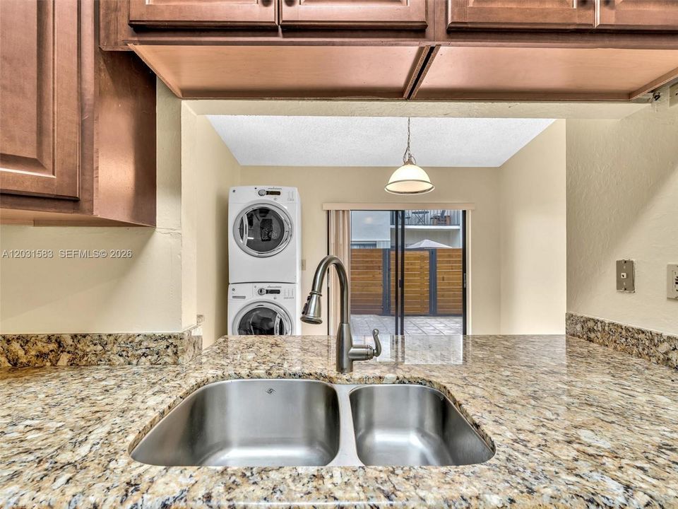 For Sale: $339,000 (2 beds, 2 baths, 982 Square Feet)