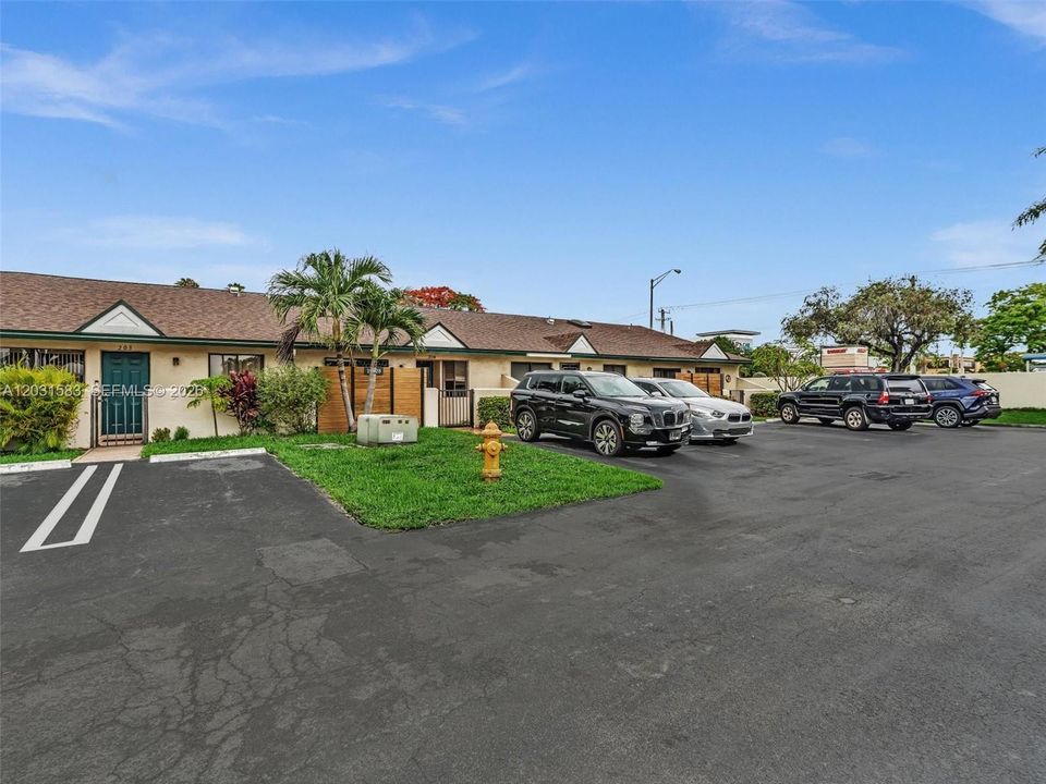 For Sale: $339,000 (2 beds, 2 baths, 982 Square Feet)