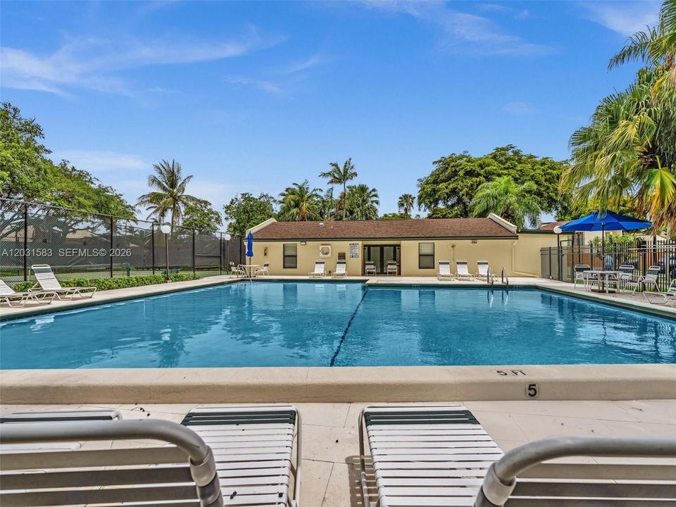 For Sale: $339,000 (2 beds, 2 baths, 982 Square Feet)