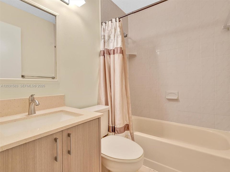 For Sale: $339,000 (2 beds, 2 baths, 982 Square Feet)