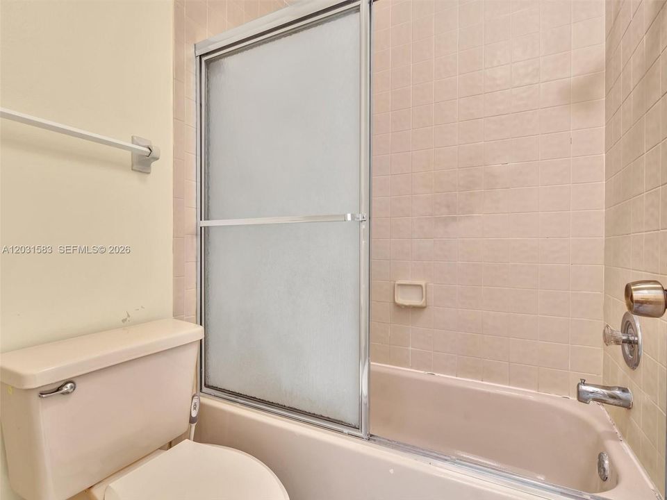 For Sale: $339,000 (2 beds, 2 baths, 982 Square Feet)