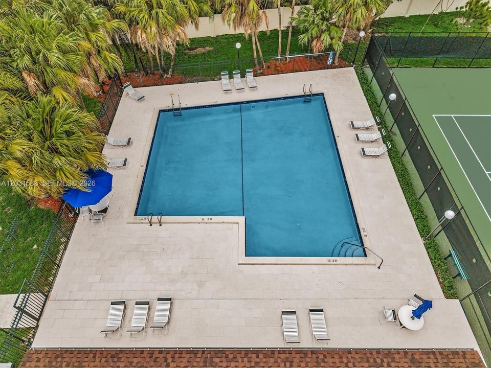 For Sale: $339,000 (2 beds, 2 baths, 982 Square Feet)