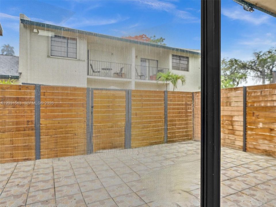 For Sale: $339,000 (2 beds, 2 baths, 982 Square Feet)
