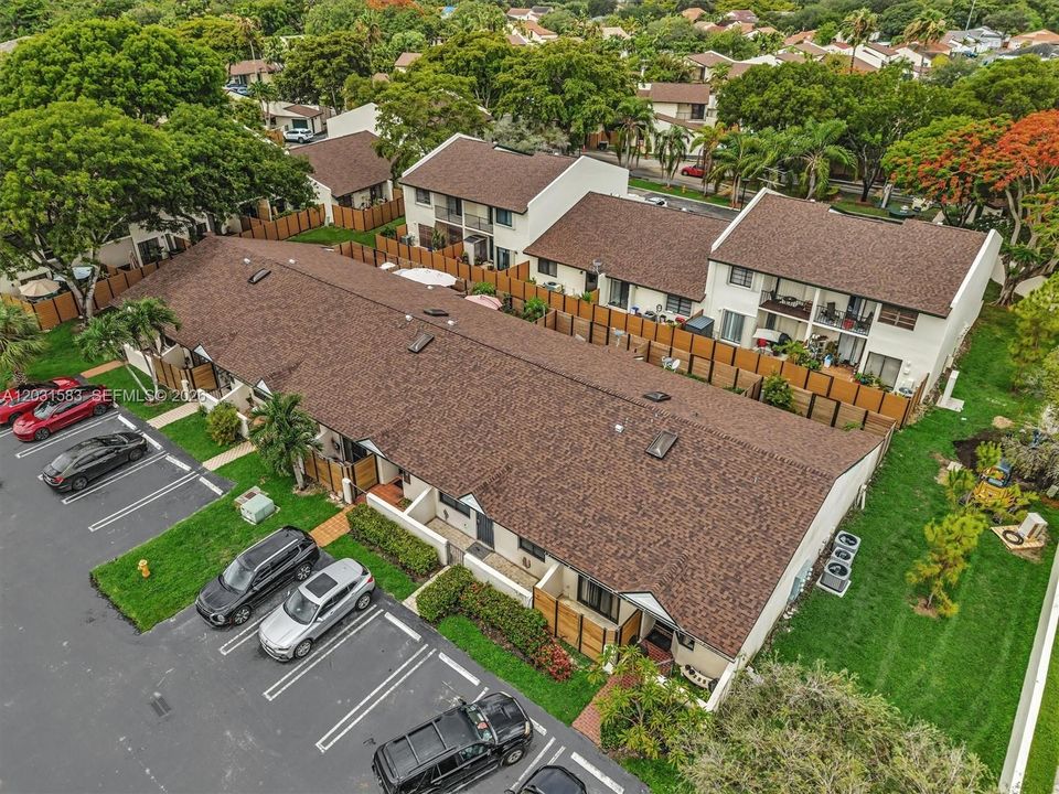 For Sale: $339,000 (2 beds, 2 baths, 982 Square Feet)