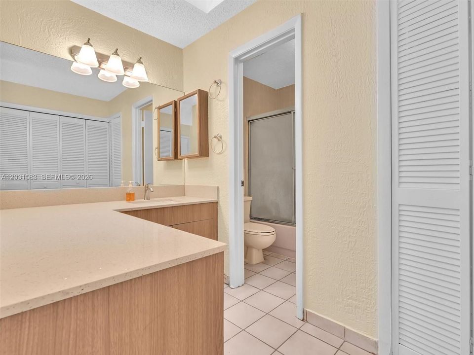 For Sale: $339,000 (2 beds, 2 baths, 982 Square Feet)