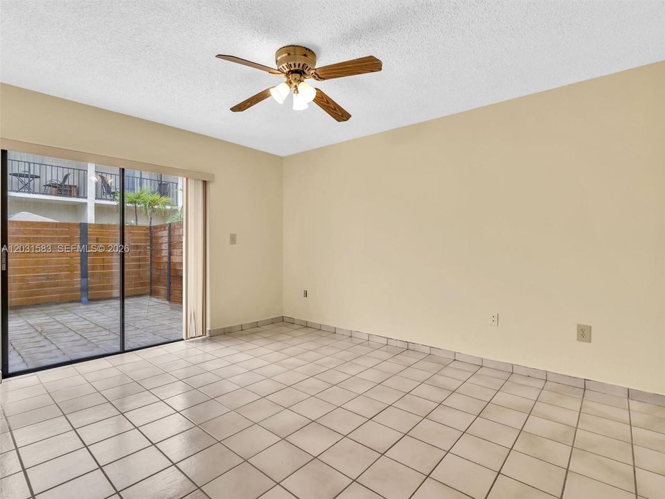 For Sale: $339,000 (2 beds, 2 baths, 982 Square Feet)