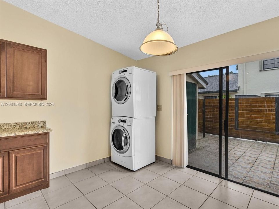 For Sale: $339,000 (2 beds, 2 baths, 982 Square Feet)