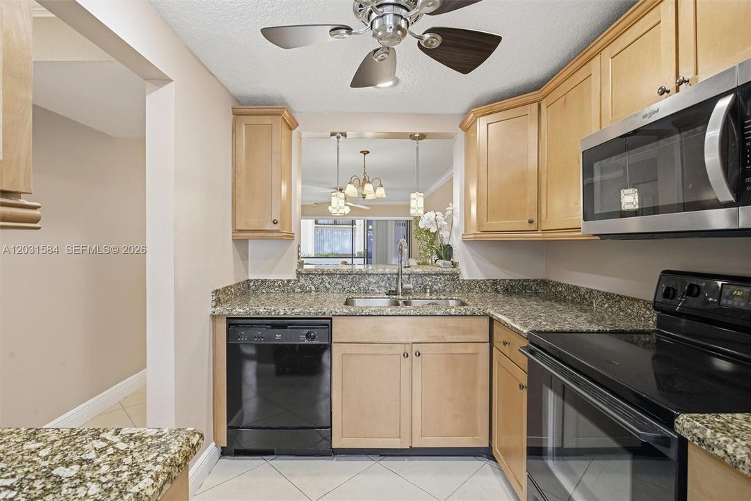 For Sale: $279,500 (2 beds, 2 baths, 1100 Square Feet)