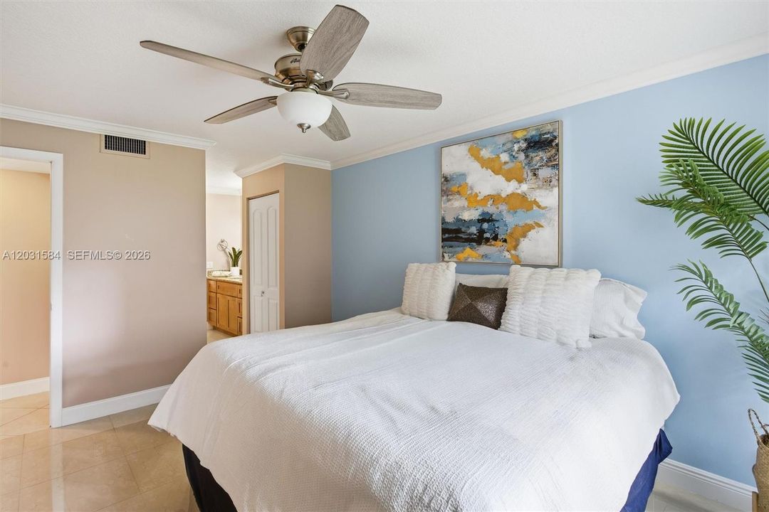 For Sale: $279,500 (2 beds, 2 baths, 1100 Square Feet)