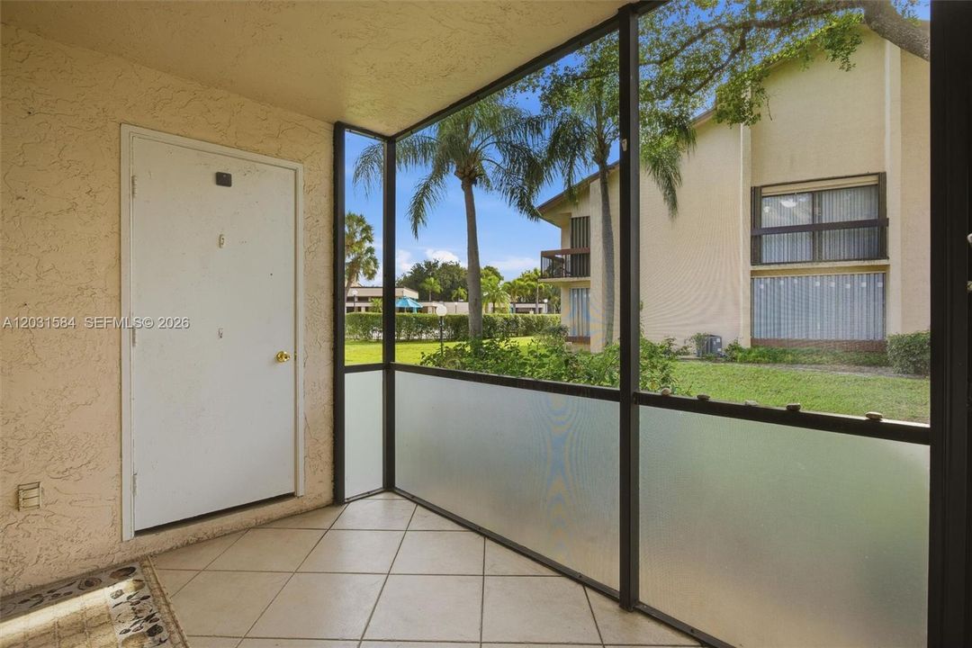 For Sale: $279,500 (2 beds, 2 baths, 1100 Square Feet)