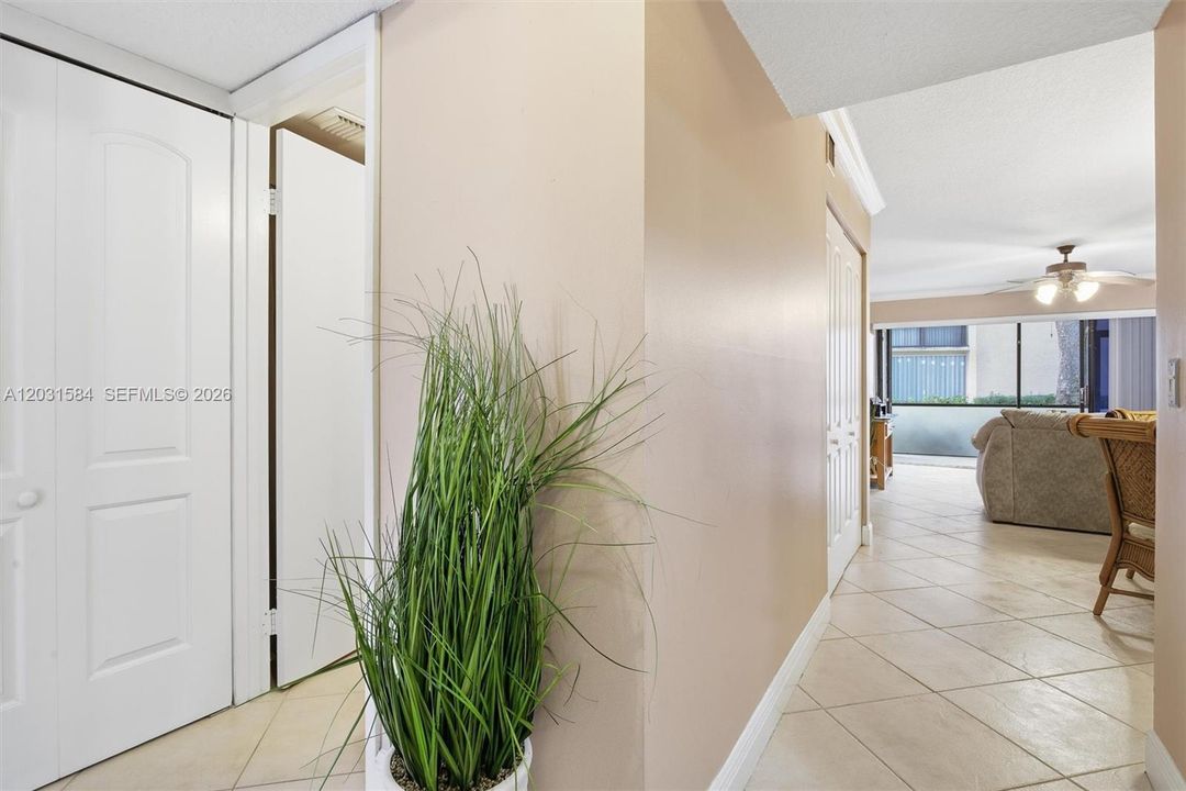 For Sale: $279,500 (2 beds, 2 baths, 1100 Square Feet)