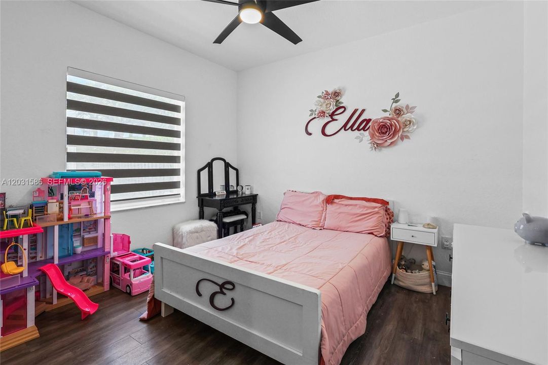 For Sale: $600,000 (4 beds, 2 baths, 1527 Square Feet)