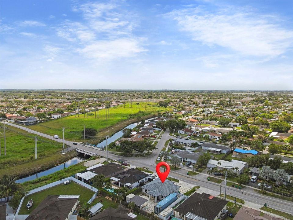 For Sale: $600,000 (4 beds, 2 baths, 1527 Square Feet)