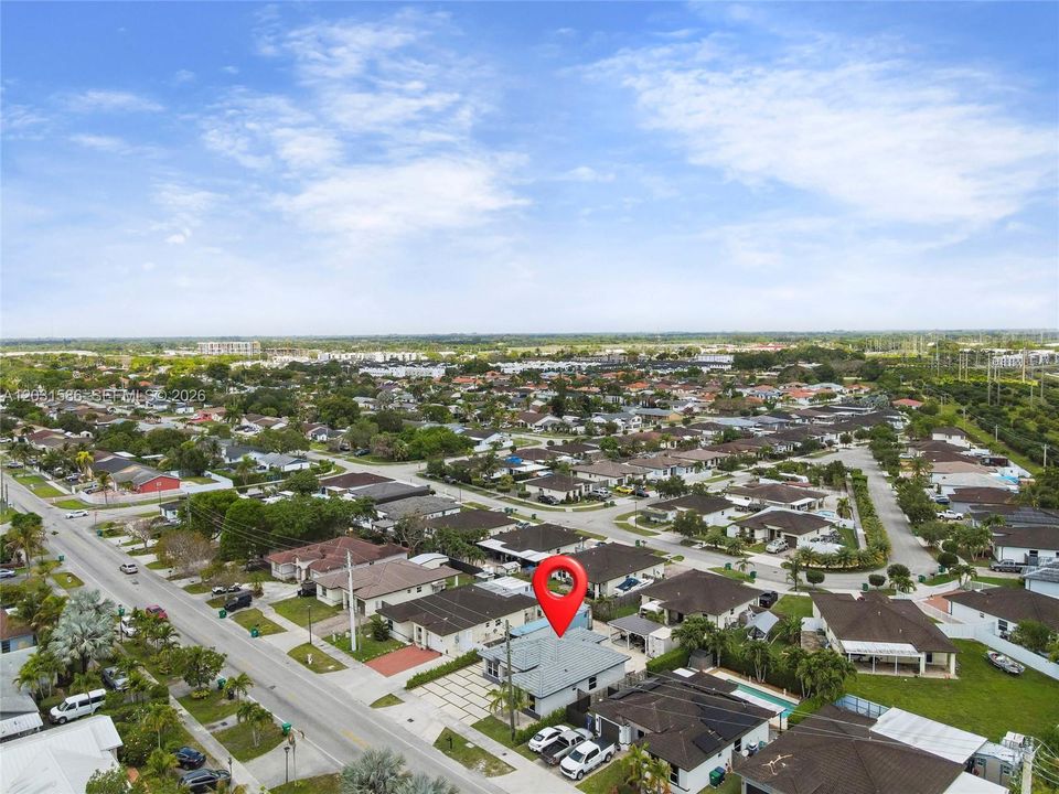 For Sale: $600,000 (4 beds, 2 baths, 1527 Square Feet)