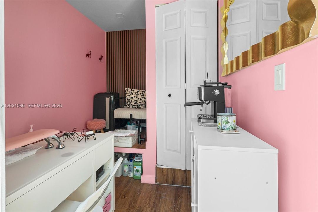 For Sale: $600,000 (4 beds, 2 baths, 1527 Square Feet)