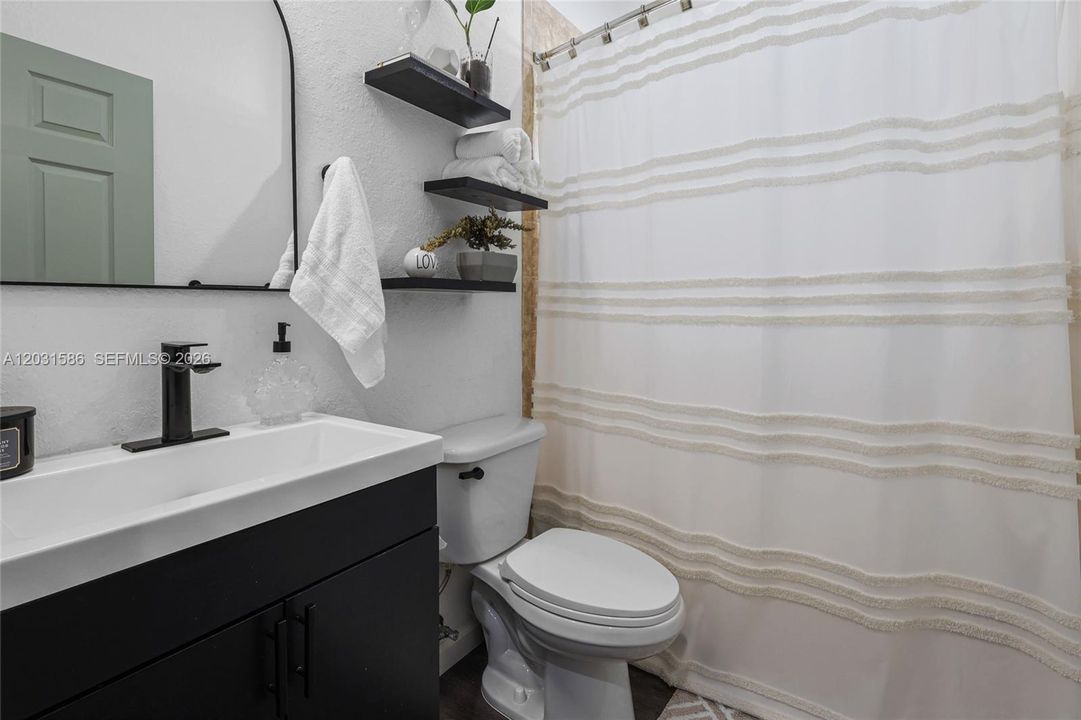 For Sale: $600,000 (4 beds, 2 baths, 1527 Square Feet)