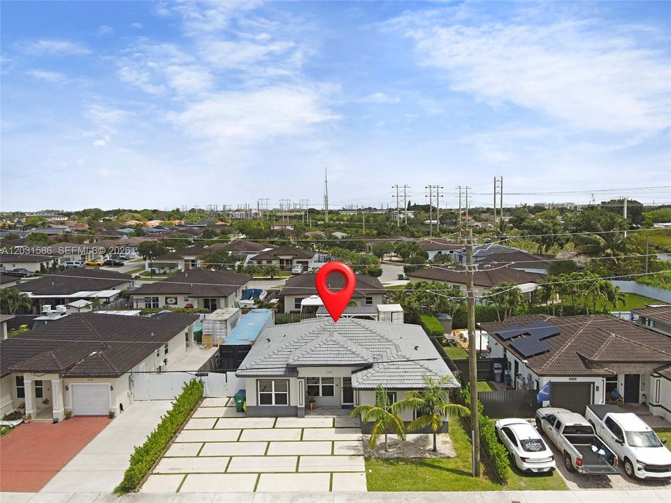 For Sale: $600,000 (4 beds, 2 baths, 1527 Square Feet)