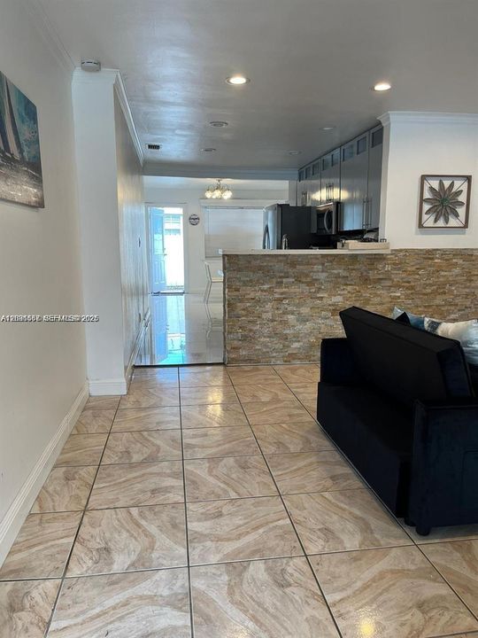 For Rent: $2,500 (2 beds, 1 baths, 1328 Square Feet)