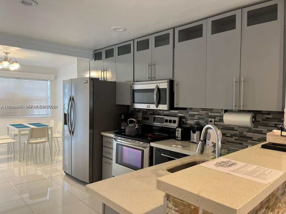 For Rent: $2,500 (2 beds, 1 baths, 1328 Square Feet)