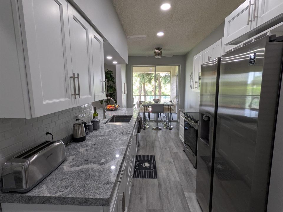 Kitchen with Eat-in Area
