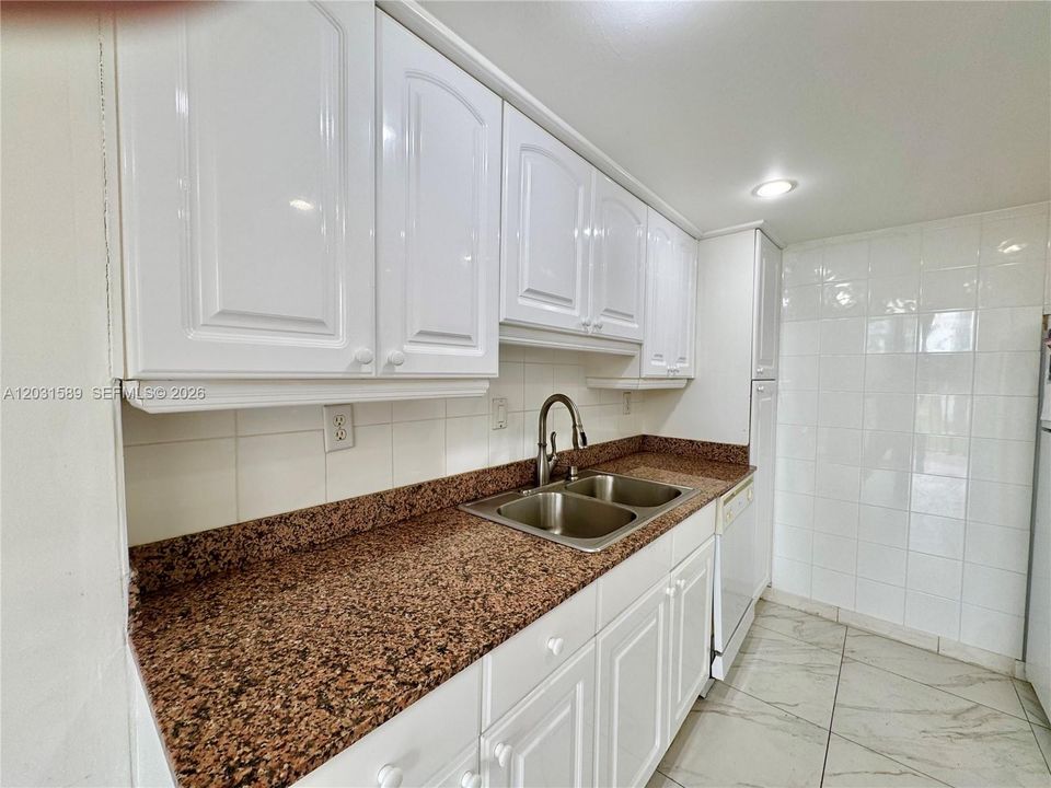 For Sale: $380,000 (2 beds, 2 baths, 1320 Square Feet)
