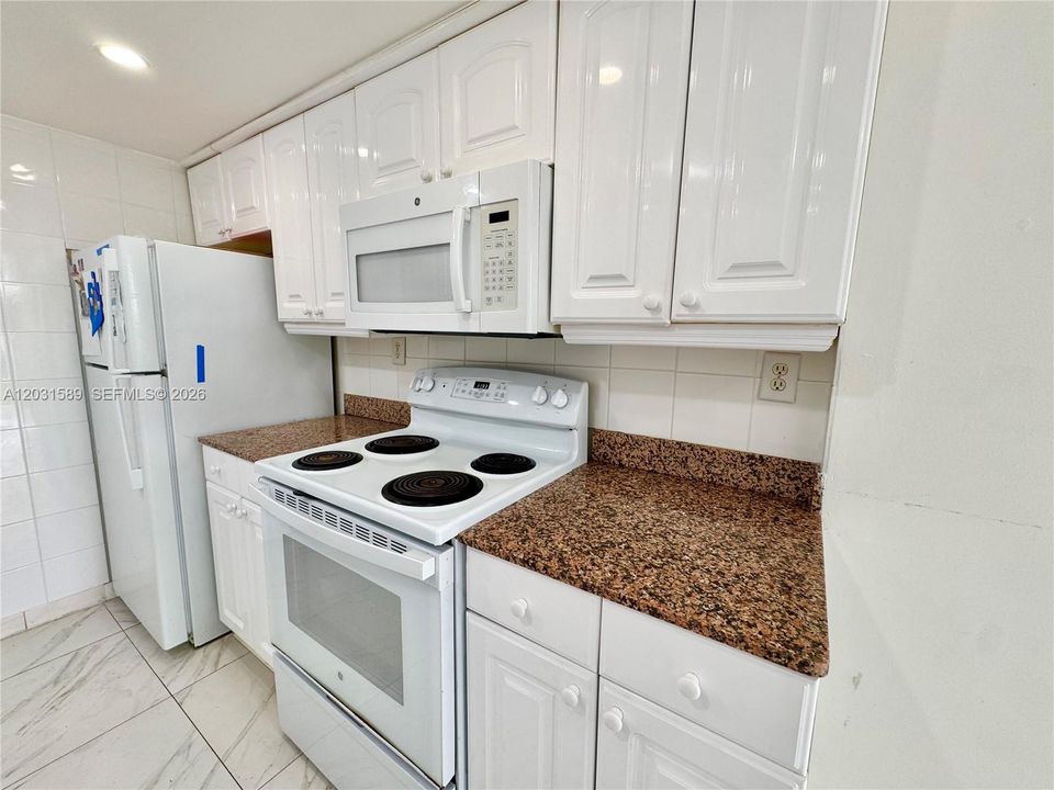 For Sale: $380,000 (2 beds, 2 baths, 1320 Square Feet)