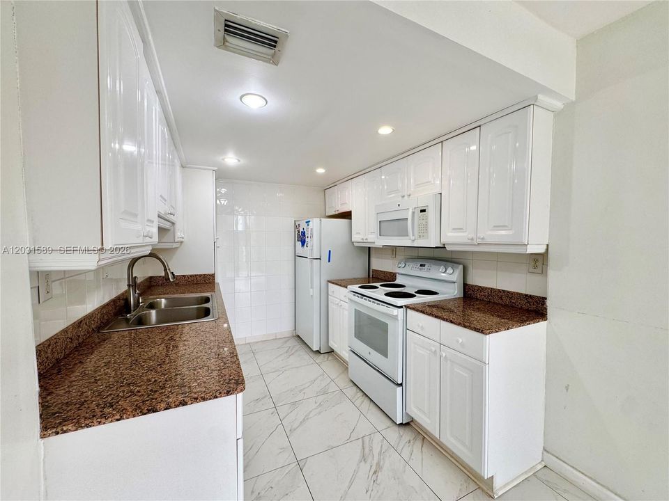 For Sale: $380,000 (2 beds, 2 baths, 1320 Square Feet)