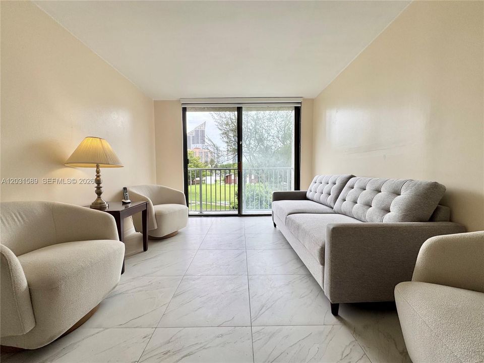 For Sale: $380,000 (2 beds, 2 baths, 1320 Square Feet)