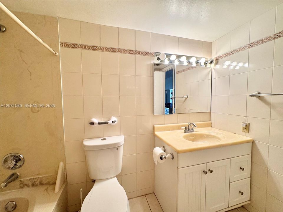 For Sale: $380,000 (2 beds, 2 baths, 1320 Square Feet)