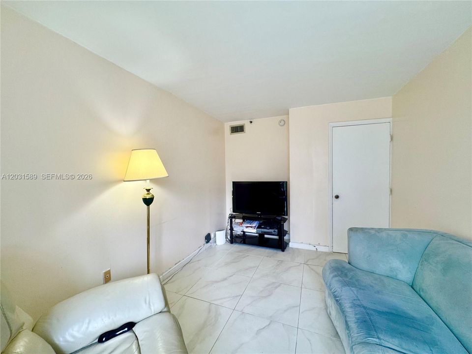 For Sale: $380,000 (2 beds, 2 baths, 1320 Square Feet)