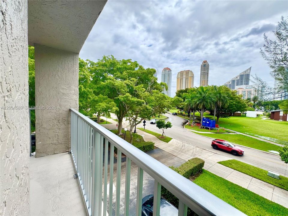 For Sale: $380,000 (2 beds, 2 baths, 1320 Square Feet)