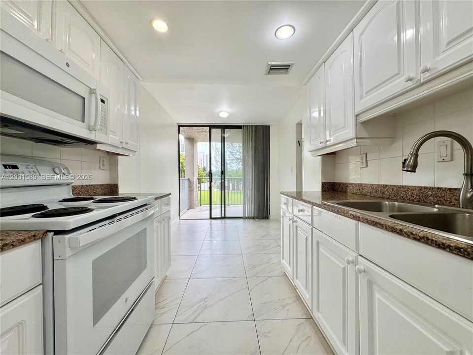 For Sale: $380,000 (2 beds, 2 baths, 1320 Square Feet)