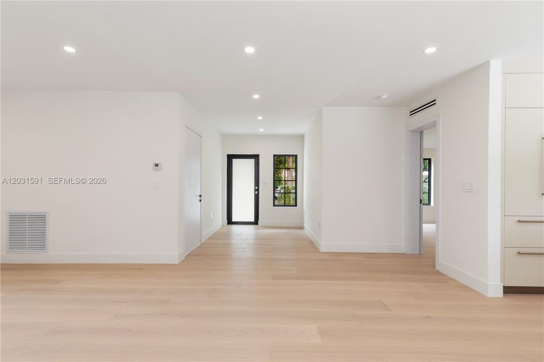 For Sale: $1,950,000 (3 beds, 3 baths, 1555 Square Feet)