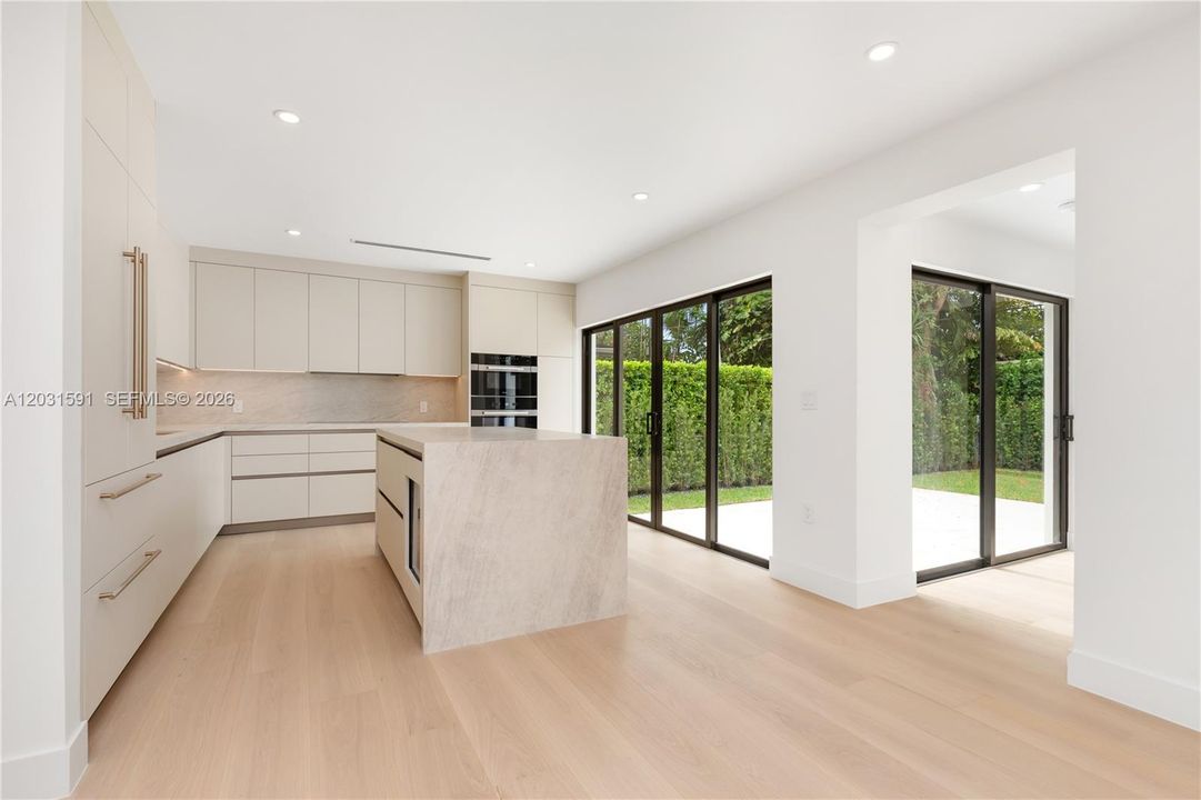 For Sale: $1,950,000 (3 beds, 3 baths, 1555 Square Feet)