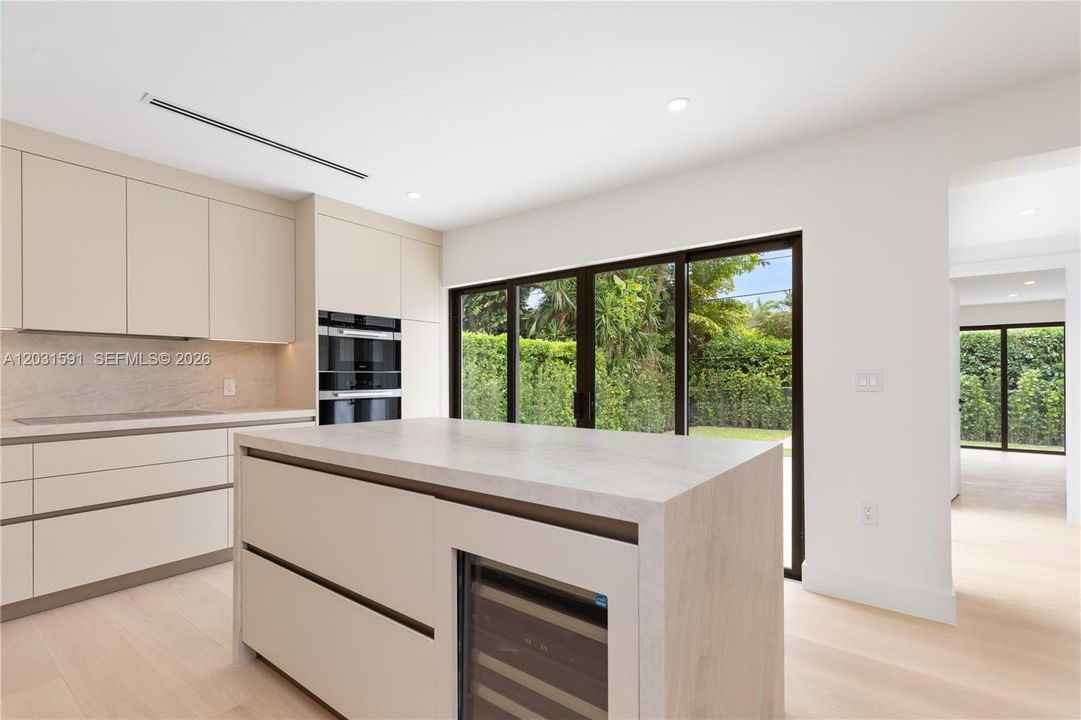 For Sale: $1,950,000 (3 beds, 3 baths, 1555 Square Feet)