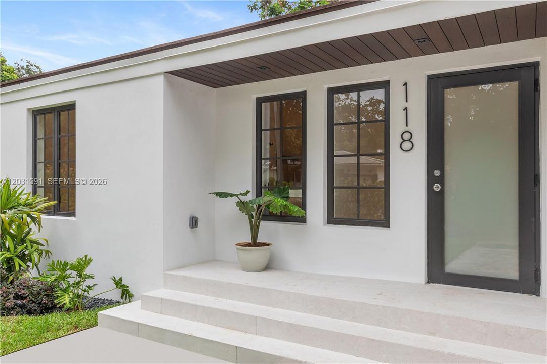 For Sale: $1,950,000 (3 beds, 3 baths, 1555 Square Feet)