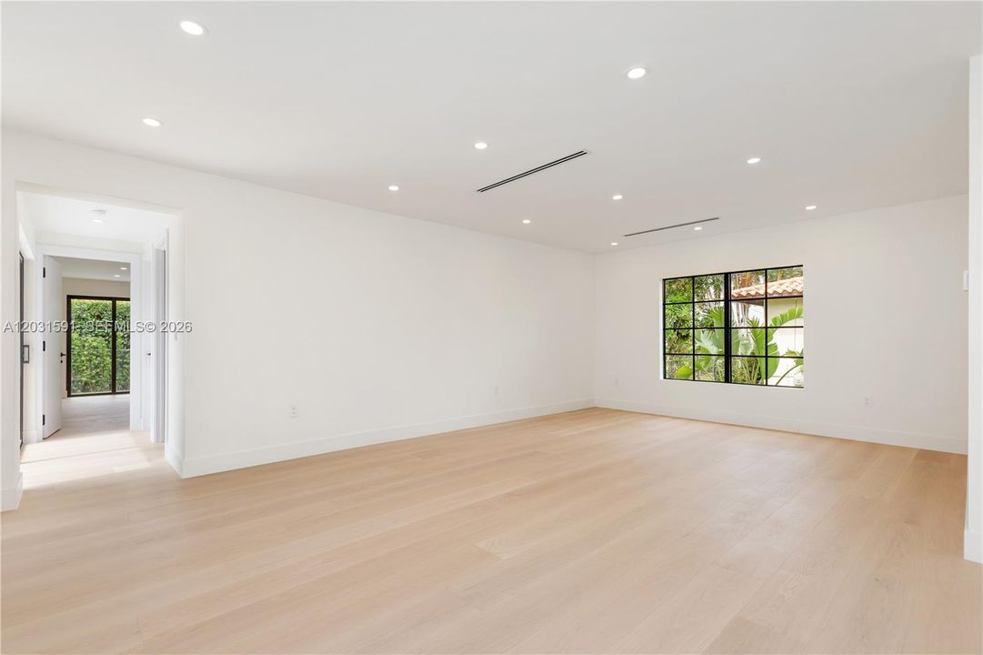 For Sale: $1,950,000 (3 beds, 3 baths, 1555 Square Feet)