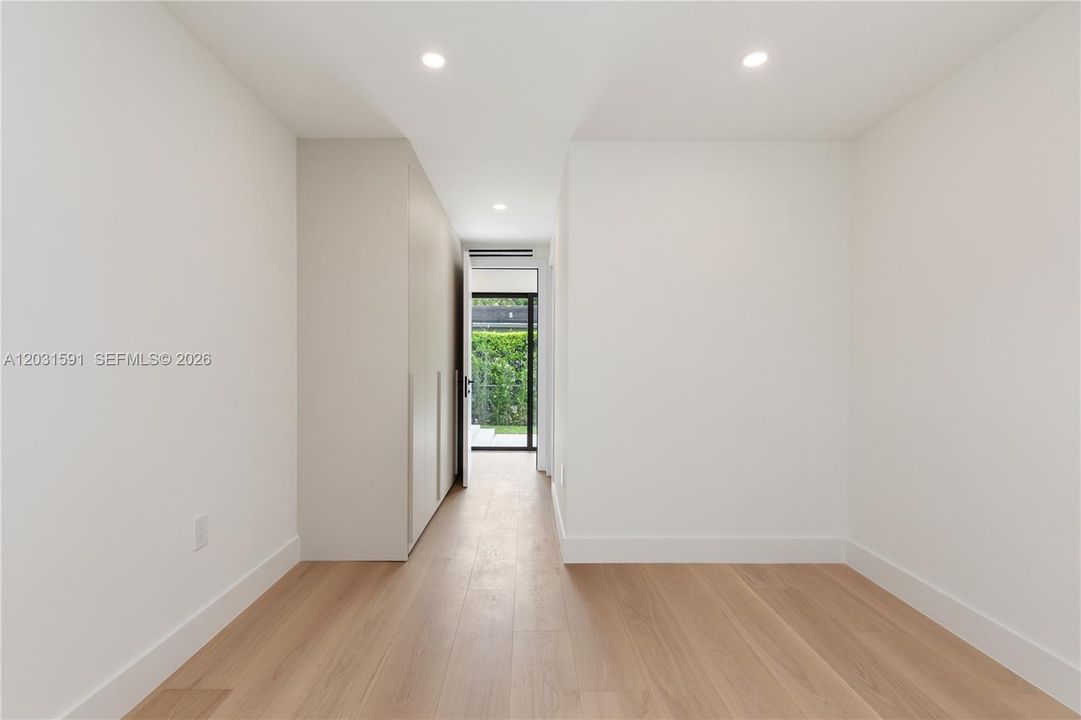 For Sale: $1,950,000 (3 beds, 3 baths, 1555 Square Feet)