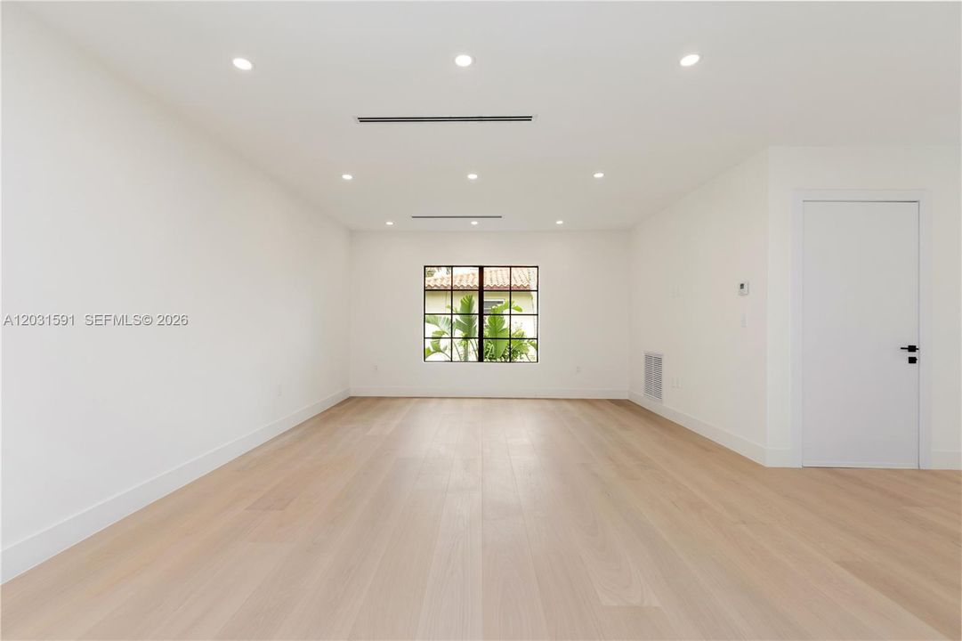 For Sale: $1,950,000 (3 beds, 3 baths, 1555 Square Feet)